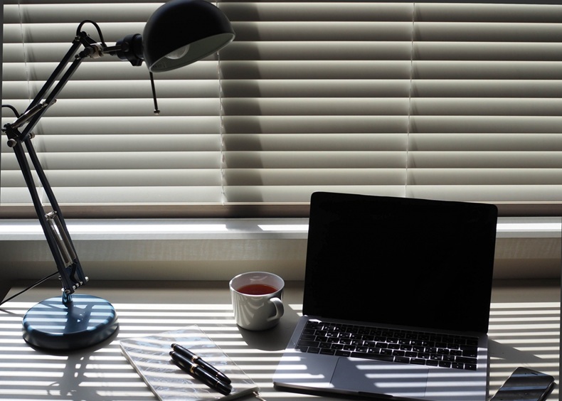 オフィスや書斎、浴室窓にもおすすめ！『アルミブラインド』特集