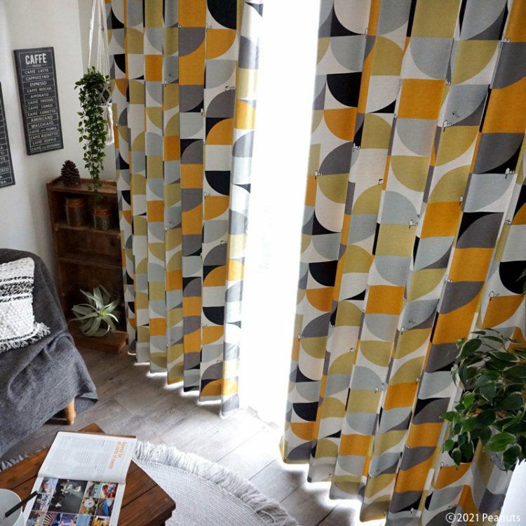 PEANUTS】スヌーピーのお話PEANUTSの世界がデザインされたカーテン