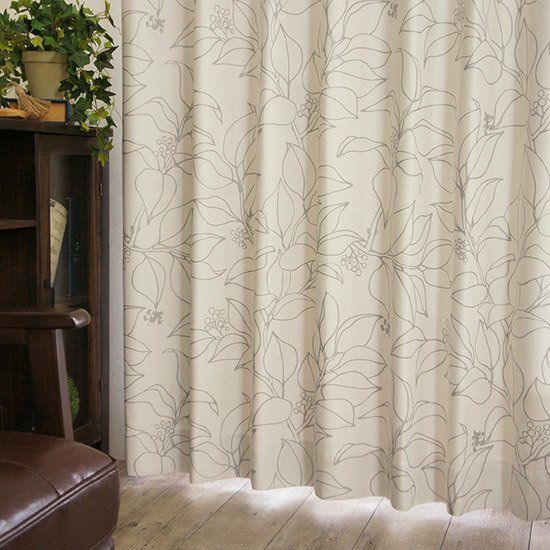 Disney】おしゃれなディズニーカーテン ≪ミッキー スリップリーフ