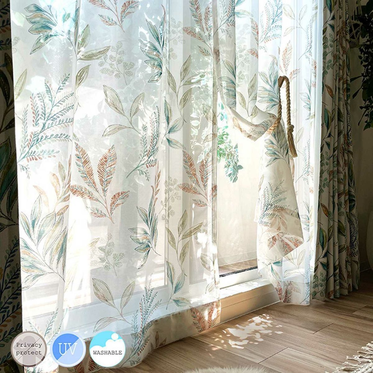 ボタニカルデザインのレースカーテン